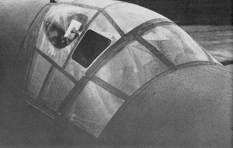 Do335-V3-A4-Prototype-1.Versuchsverband.ObdL-(1.Versuchsband.OKL-After-July-1944)-(CP+UC)-vkz-(T9+ZH)-WrkN230003-with-DB603G0-Engines-Cockpit-Canopy-with-Rear-View-Mirrors-In-Side-Blisters-77.jpg (50K)