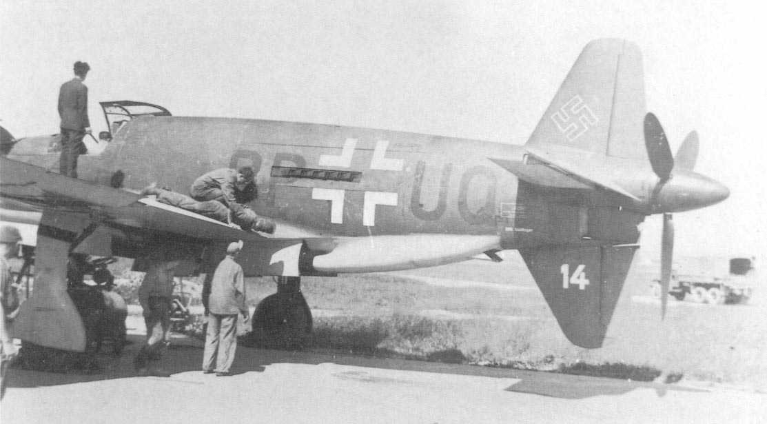 Do335-V14-B2-Prototype-(RP+UQ)-WrkN230014-(M14)-White14-On-Tail-Fin-&-Armored-Wind-Screen-Sent-to-France-For-Testing-&-Crashed-&-Was-Repaired-&-Flew-Again-2-47-&-Later-After-22-Sorties-&-2nd-Crash-12-3-48-Scrapped-In-France-116.jpg (52K)