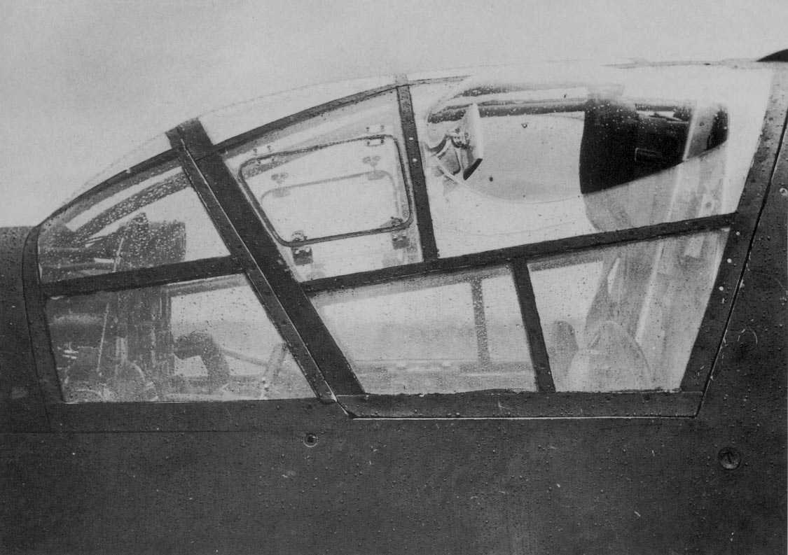 Do335-V3-A4-Prototype-1.Versuchsverband.ObdL-(1.Versuchsband.OKL-After-July-1944)-(CP+UC)-vkz-(T9+ZH)-WrkN230003-with-DB603G0-Engines-Cockpit-Canopy-with-Rear-View-Mirrors-In-Side-Blisters-76+.jpg (139K)