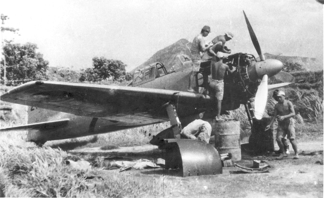 http://www.warbirdphotographs.com/NavyBWZeros/A6M3-M32-Lakunai-Rabaul-1943-27f-s.jpg