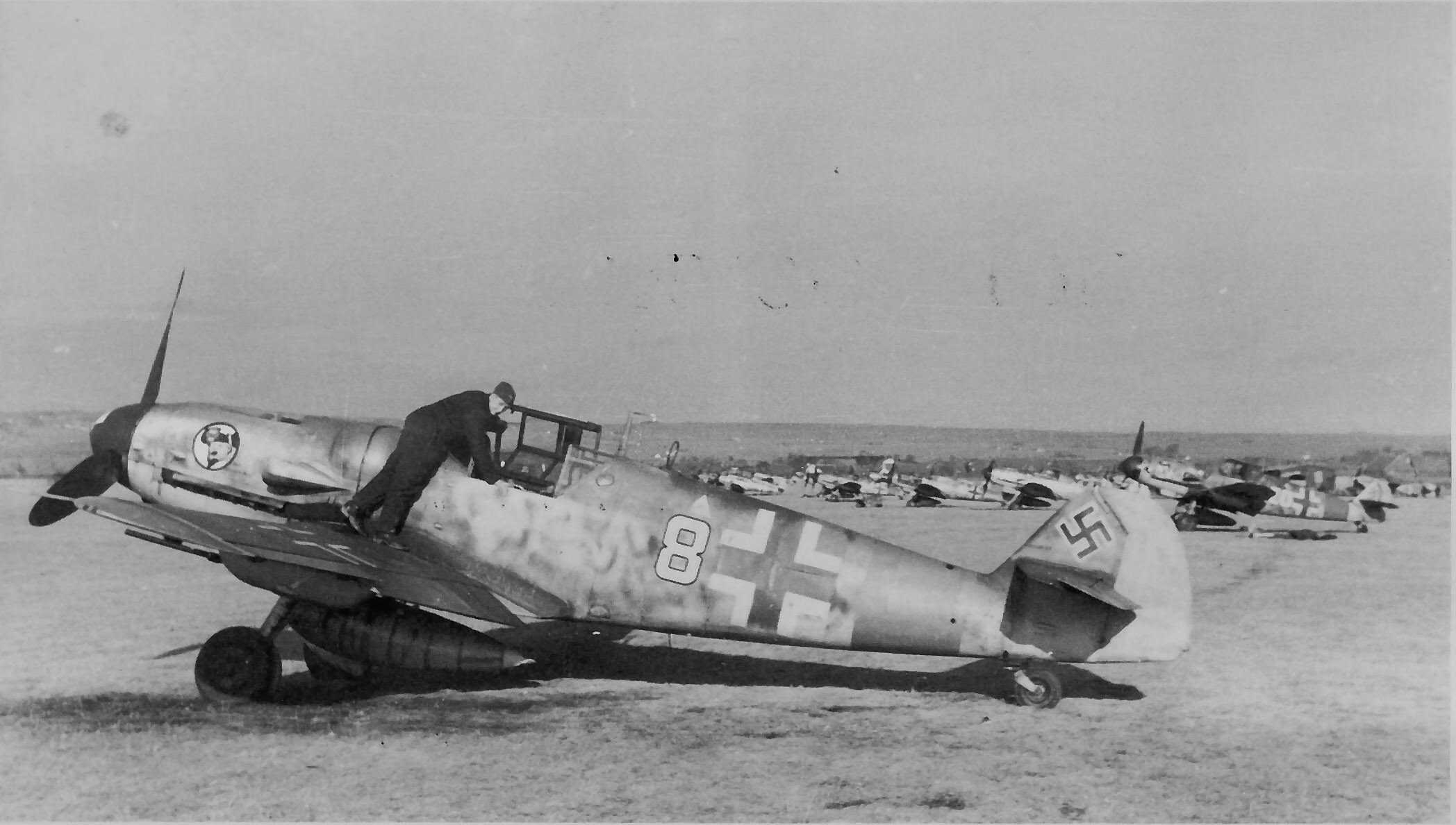 Трехсотый часть 109. Bf-109g-6 JG 300. Мессершмитт БФ 109 g6. Самолёт Мессершмитт 109 на Восточном фронте. Ме-109g jg3 jg52.